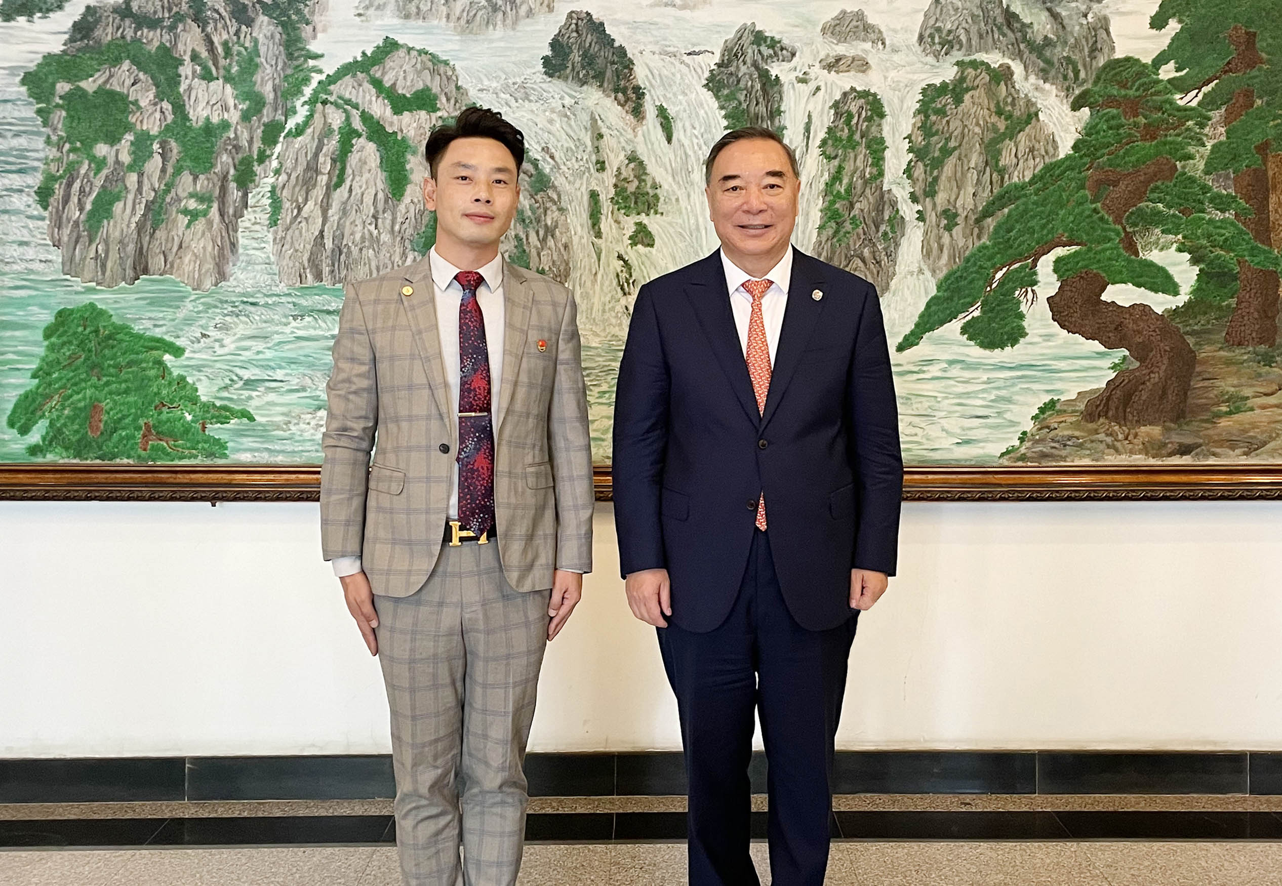 温阳国际董事长李虎与上市公司协会会长宋志平交流学习
